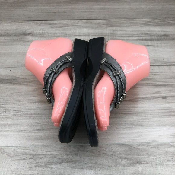 Minnetonka Sandals Women's 8 Pewter Leather Flip Flop Slip On Shoes - Picture 7 of 12